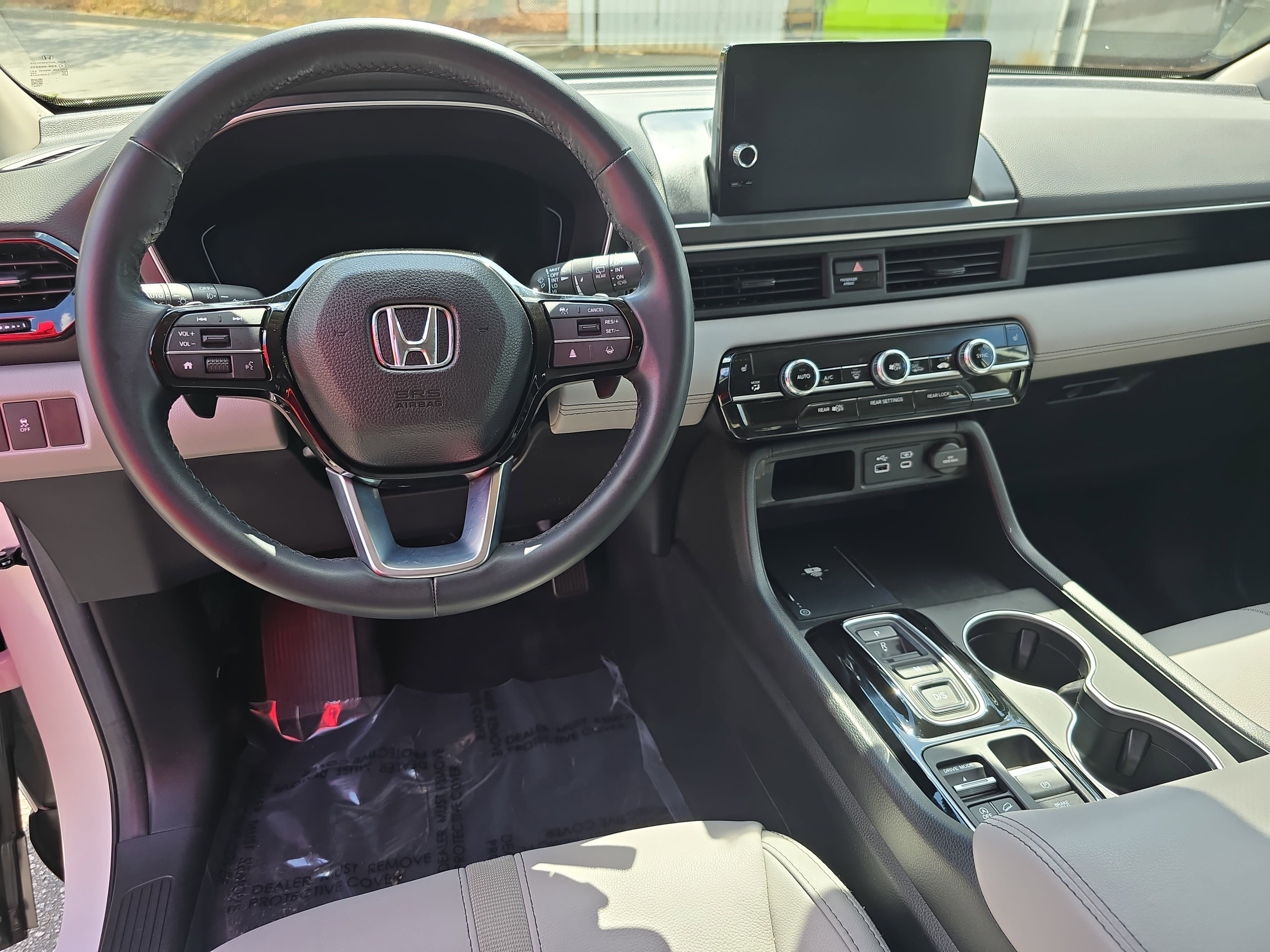 Used 2025 Honda Pilot Touring image 18