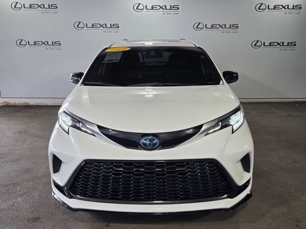 Used 2021 Toyota Sienna XSE image 2