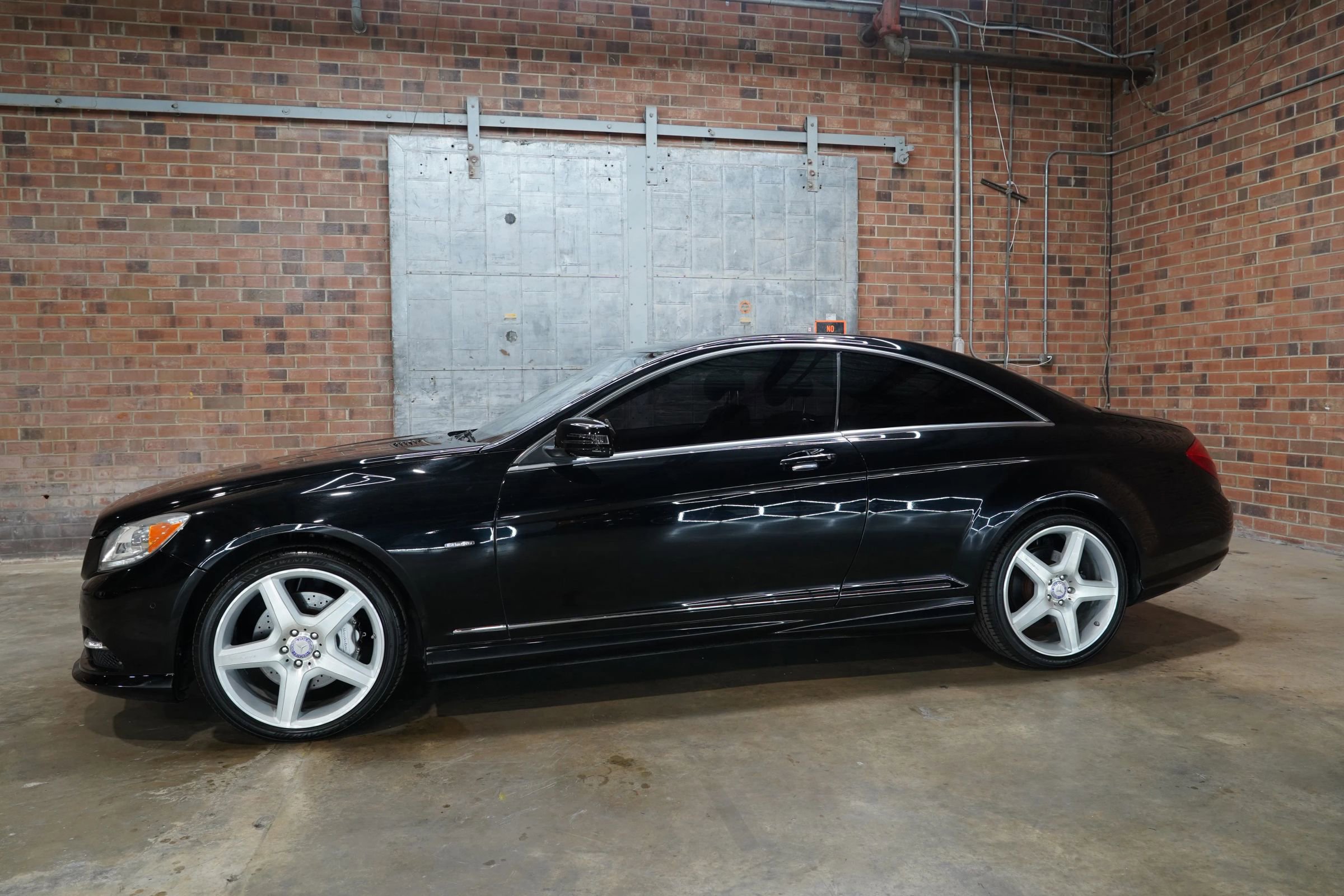 Used 2011 Mercedes-Benz CL 550 4MATIC w/ Sport Pkg Plus One image 9