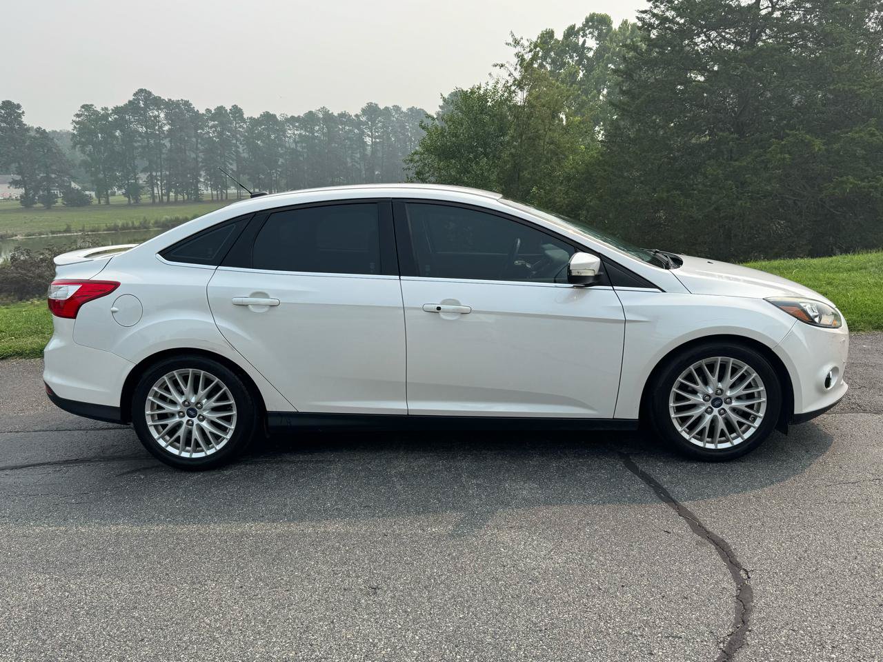 Used 2014 Ford Focus Titanium FWD image 25