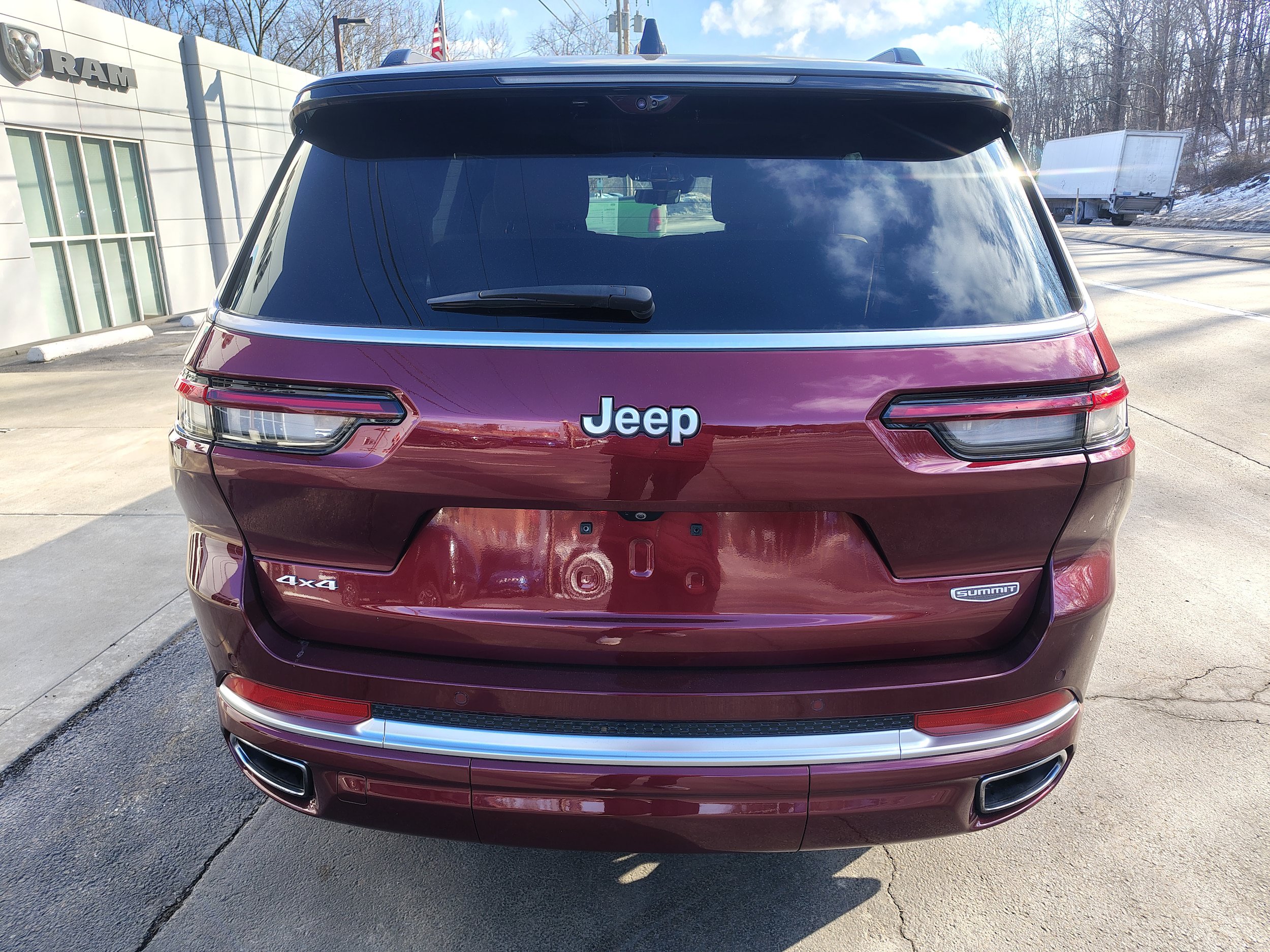 Certified 2025 Jeep Grand Cherokee L Summit AWD/4WD image 9