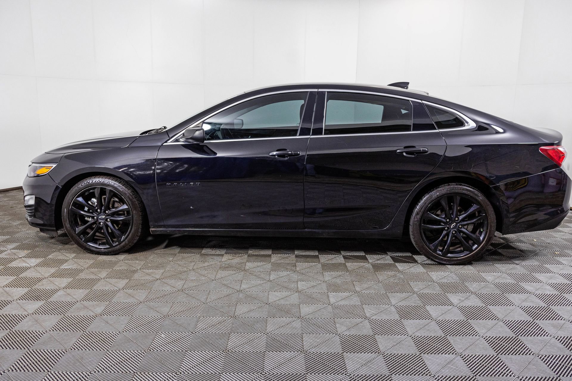 Used 2021 Chevrolet Malibu LT w/ Midnight Edition image 18