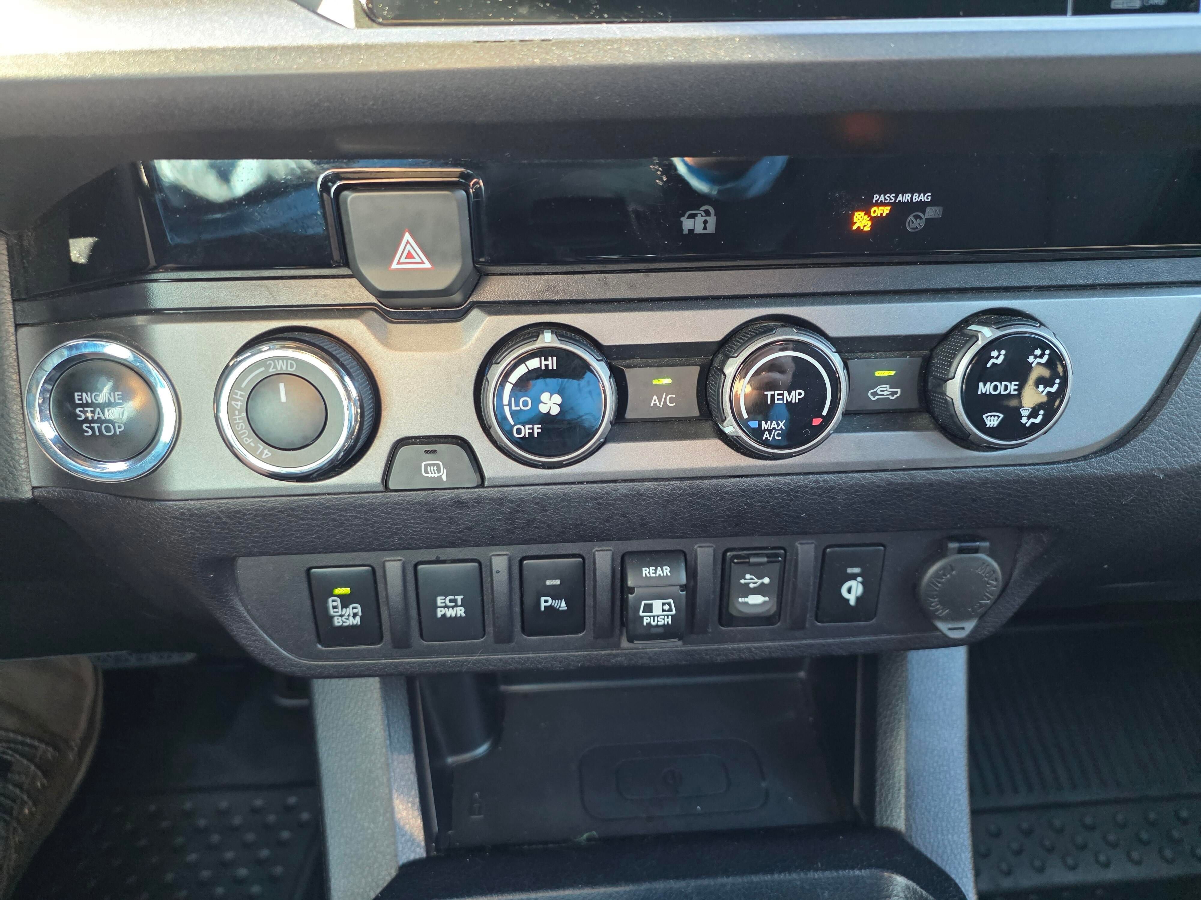 Used 2018 Toyota Tacoma TRD Off-Road w/ Technology Package AWD/4WD image 17