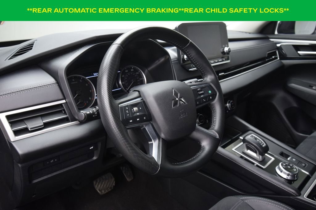 Used 2024 Mitsubishi Outlander SE Black Edition image 12