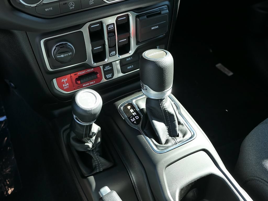 New 2026 Jeep Gladiator Rubicon w/ Safety Group AWD/4WD image 16