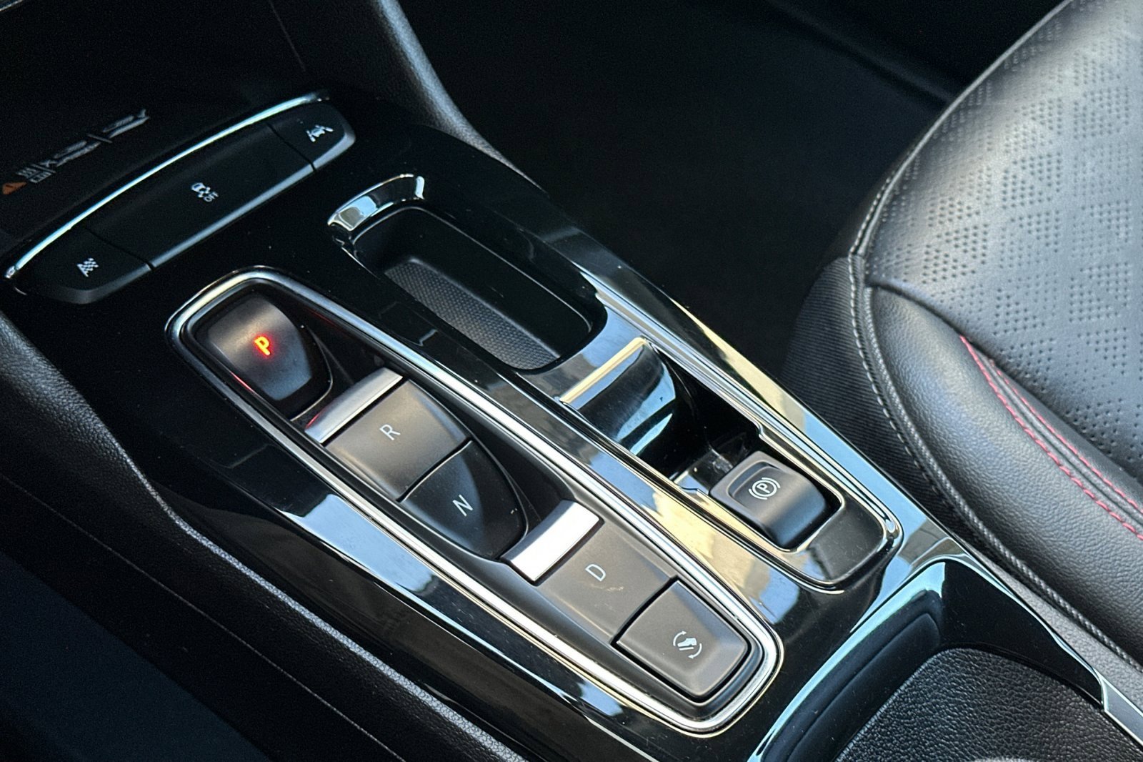 Used 2023 Chevrolet Bolt EUV Premier w/ Redline Edition image 20