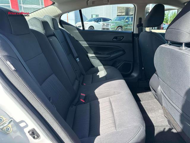 Used 2025 Nissan Altima 2.5 SV FWD image 9