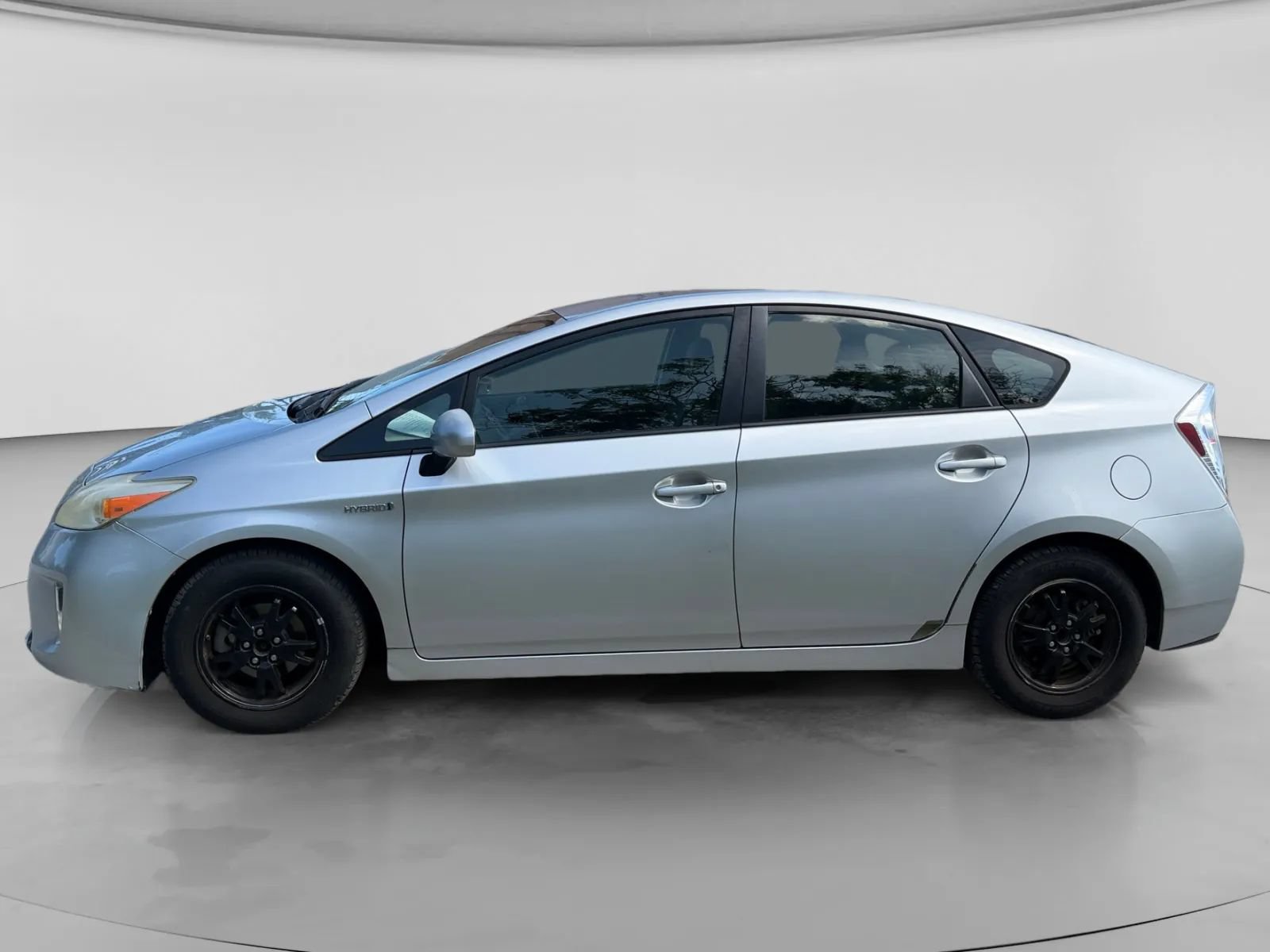 Used 2014 Toyota Prius Two FWD image 2