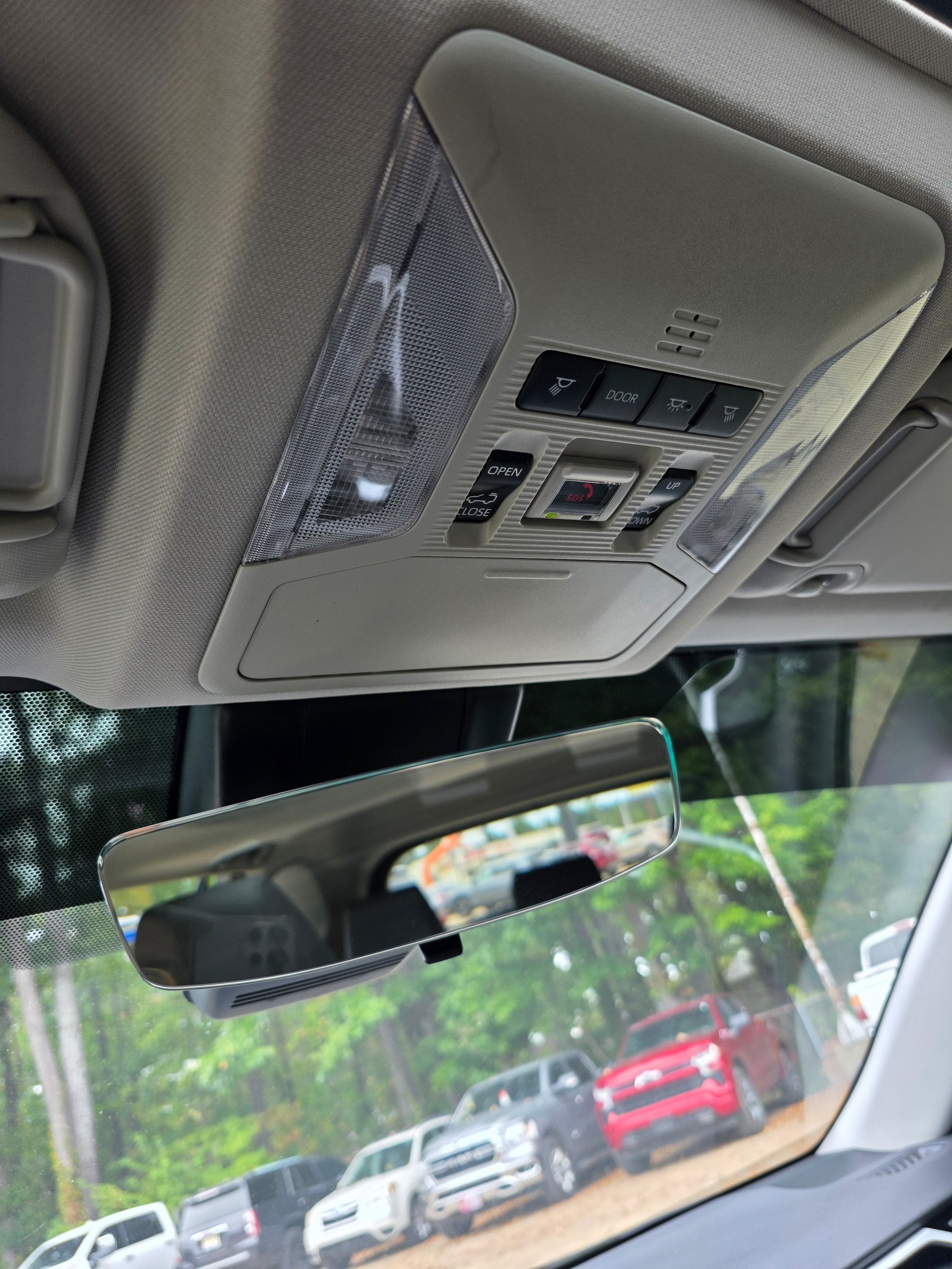 Used 2022 Toyota RAV4 XLE w/ Convenience Package FWD image 16