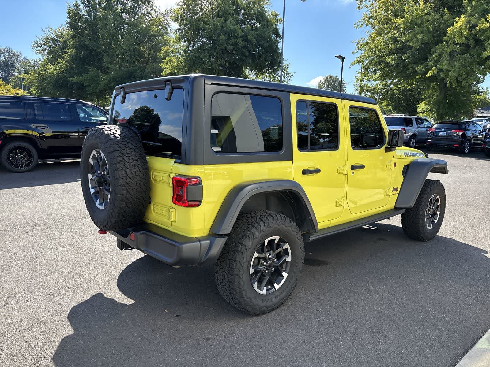 Used 2024 Jeep Wrangler Unlimited Rubicon w/ Technology Group AWD/4WD image 5