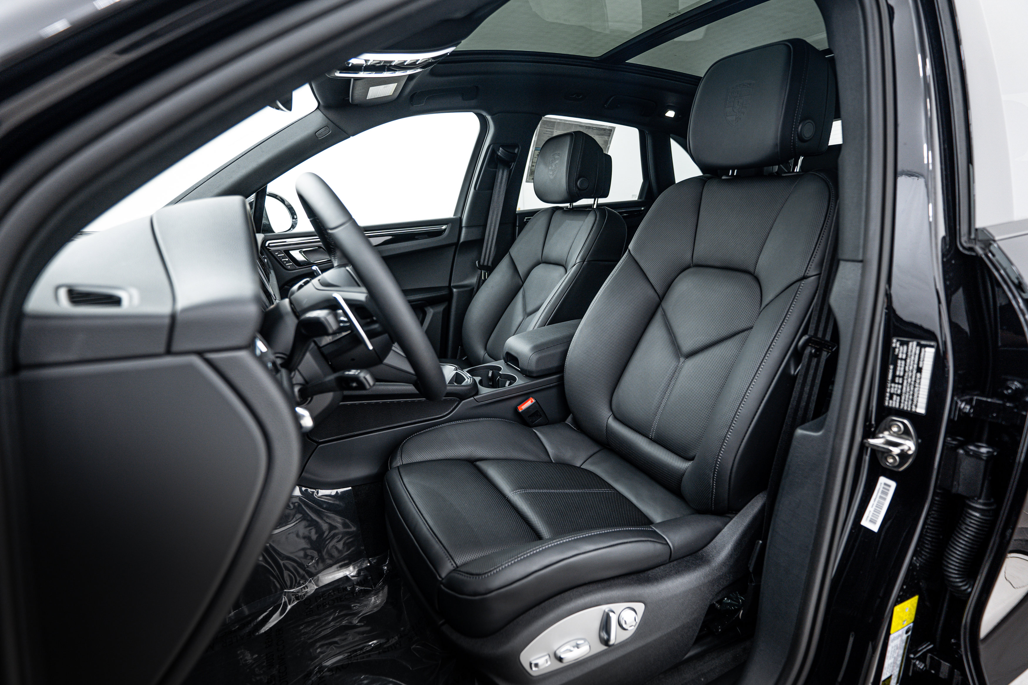 New 2025 Porsche Macan image 5