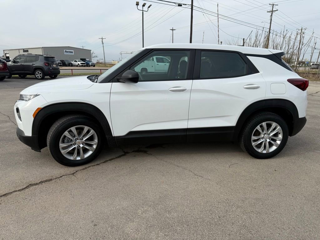 Used 2023 Chevrolet TrailBlazer LS image 2