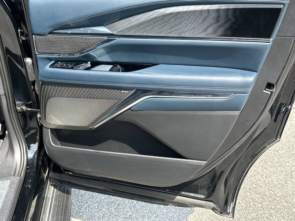 Certified 2025 Cadillac Escalade IQ Luxury 2 AWD/4WD image 16