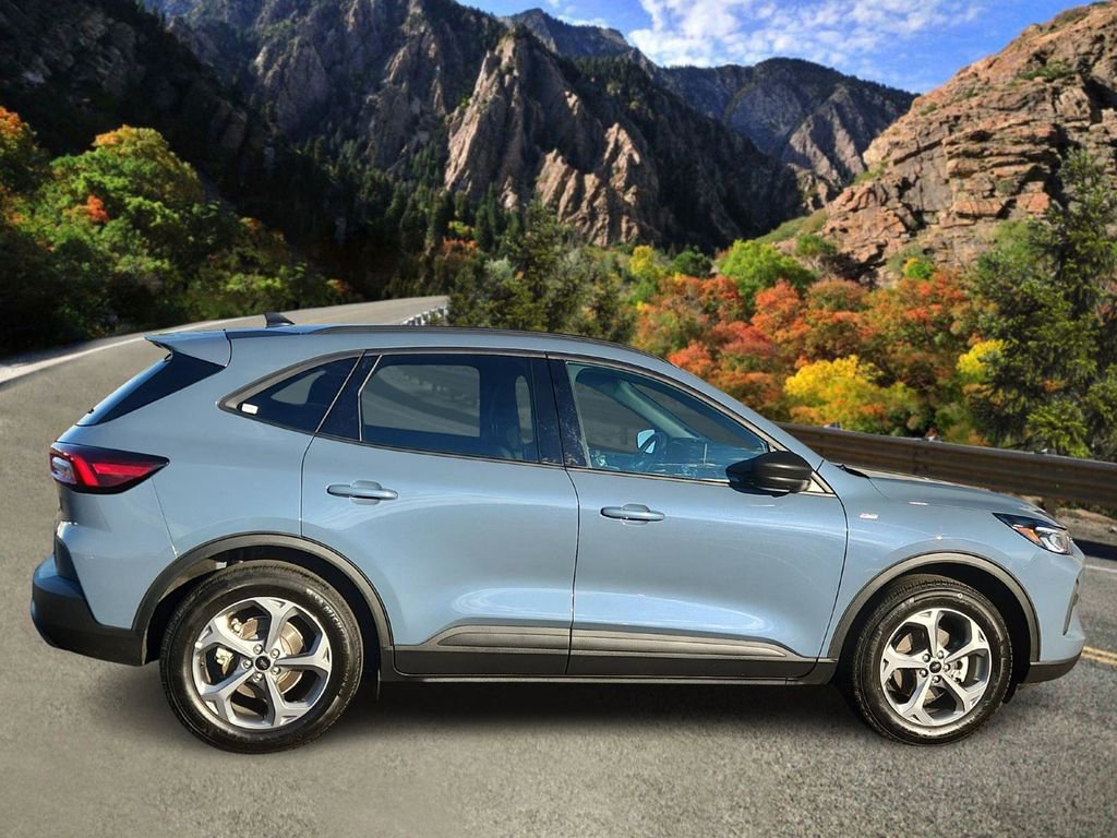 Used 2025 Ford Escape ST-Line image 2