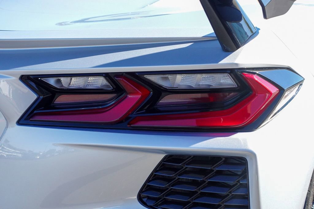 Used 2022 Chevrolet Corvette Stingray Coupe w/ Z51 Performance Package image 11