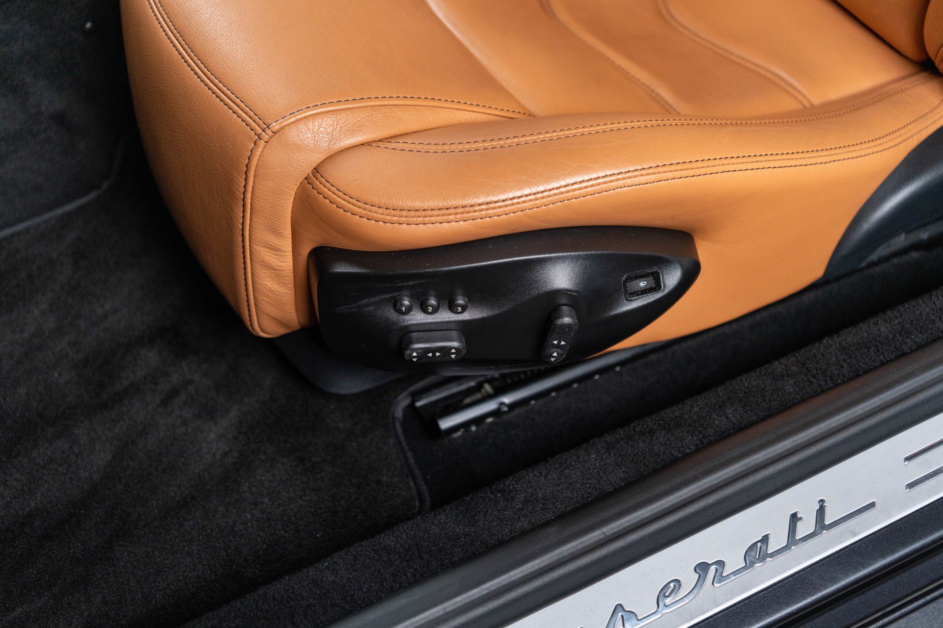 Used 2012 Maserati GranTurismo S image 41