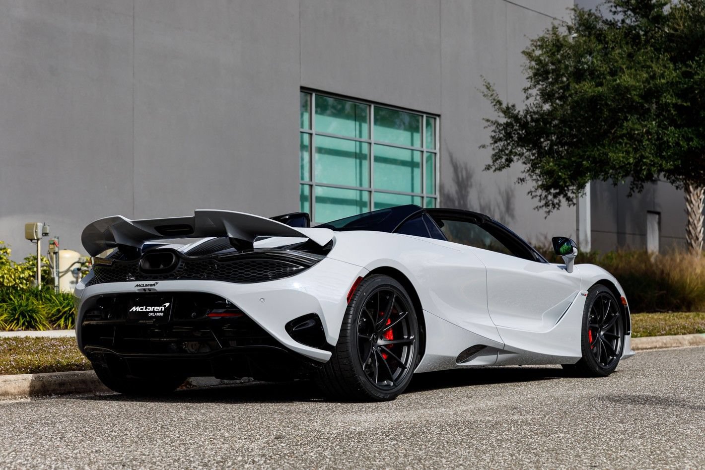 Used 2026 McLaren 750S Spider RWD image 5