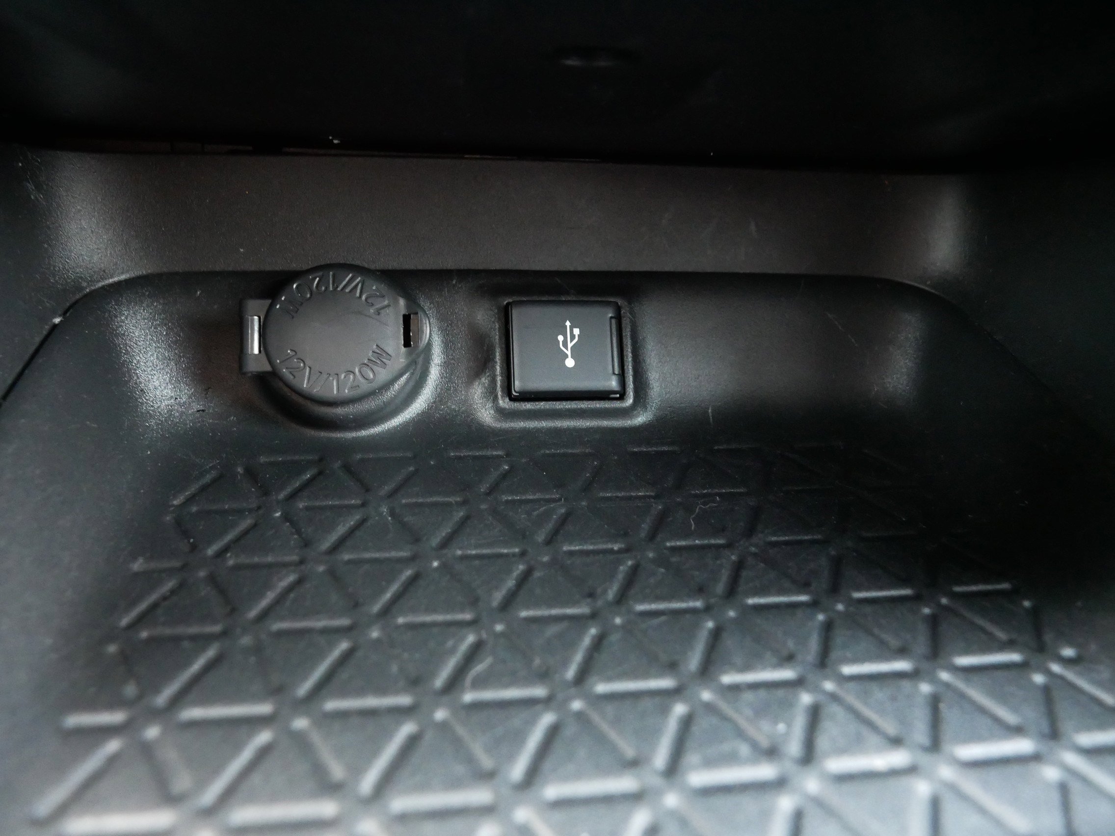 Used 2021 Toyota RAV4 LE image 33