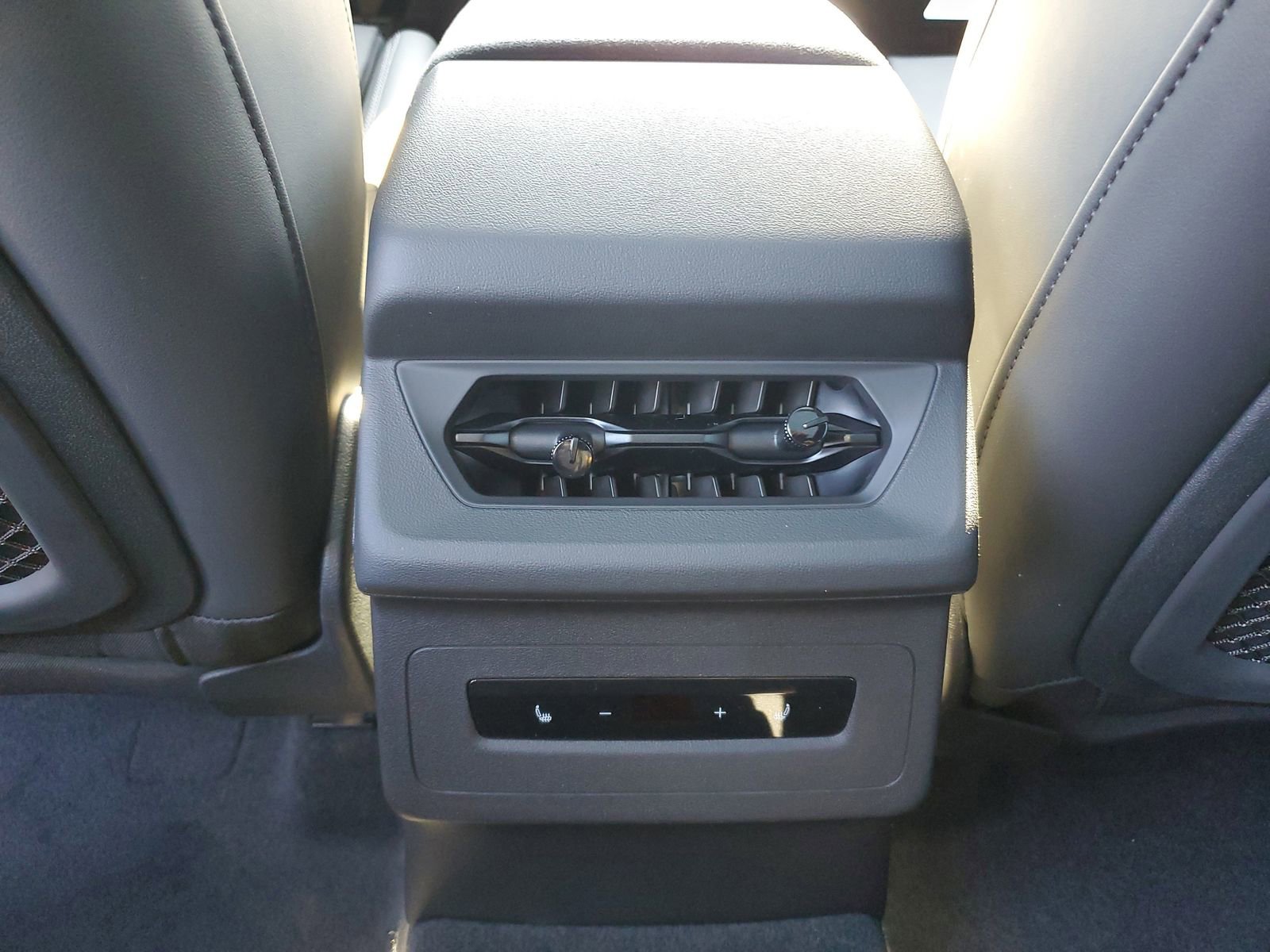 New 2025 Audi SQ6 e-tron Premium Plus image 12