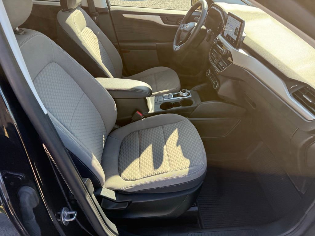 Used 2022 Ford Escape SE w/ Cold Weather Package image 42