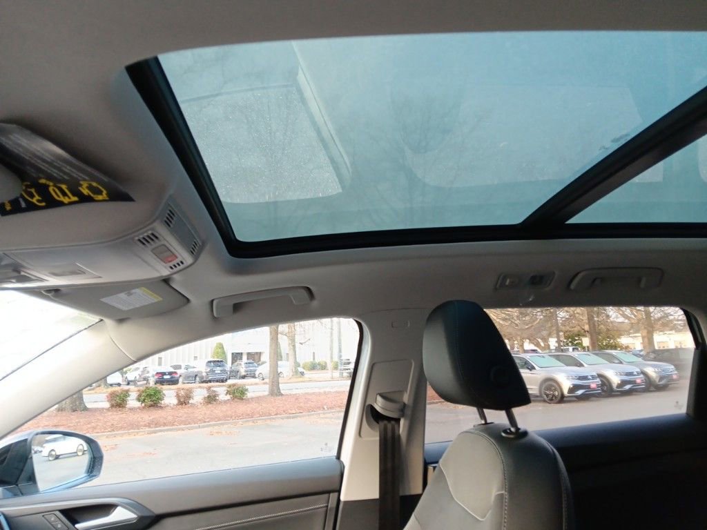Used 2025 Volkswagen Taos SE image 19