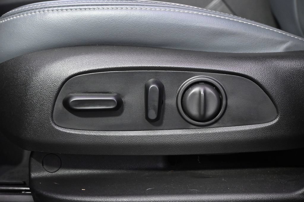 Used 2021 Buick Enclave Essence w/ Sound and Sites Package AWD/4WD image 14