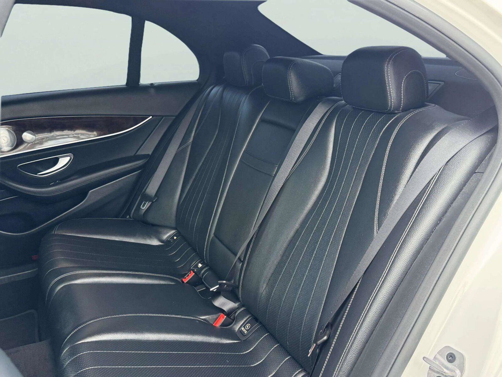 Used 2020 Mercedes-Benz E 350 4MATIC Sedan image 35