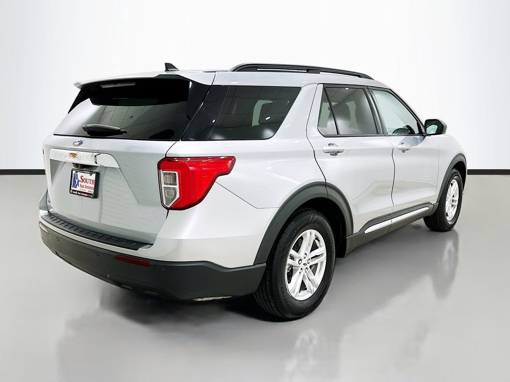 Used 2024 Ford Explorer XLT RWD image 7