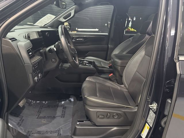 Used 2025 Chevrolet Suburban Premier image 11