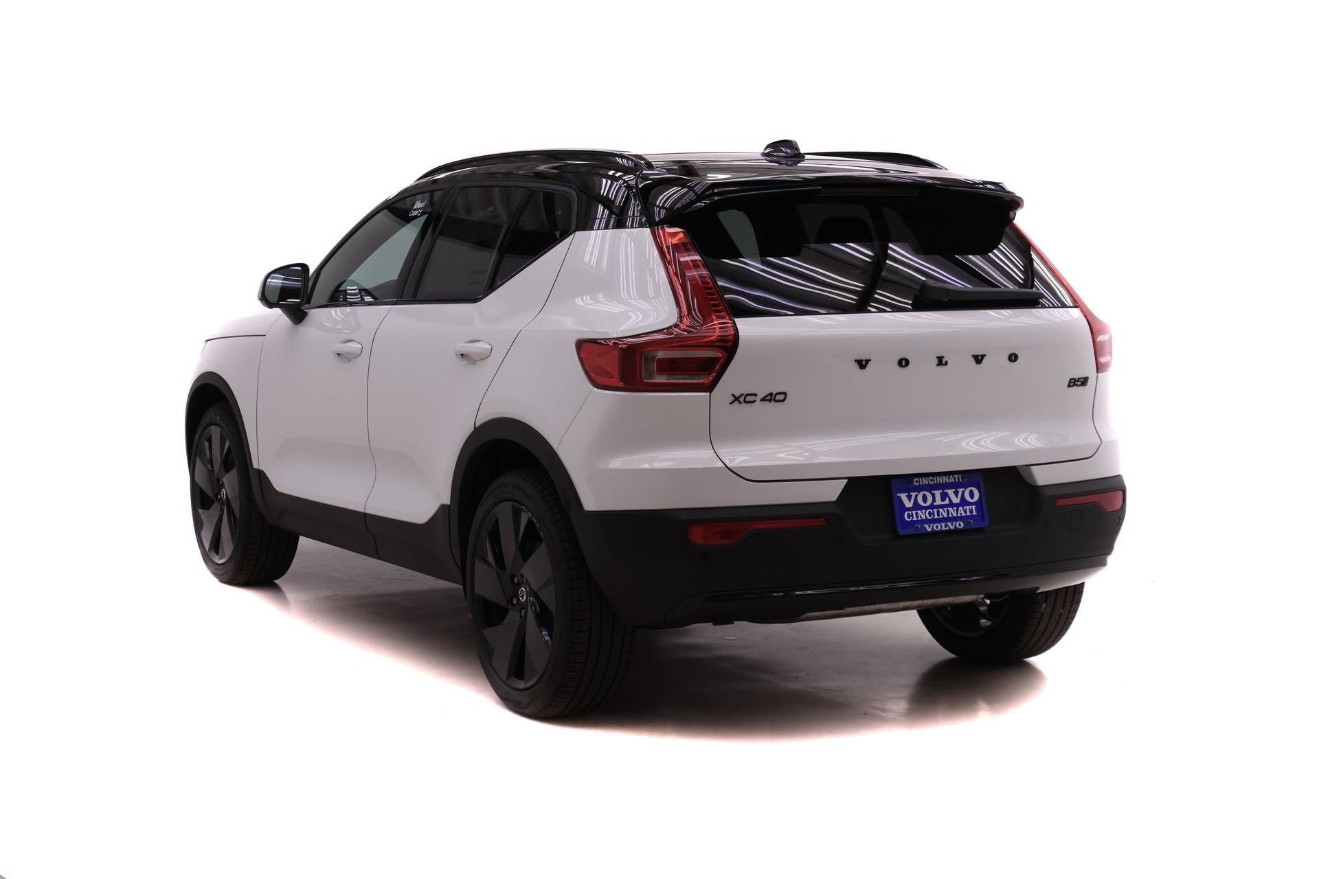 New 2026 Volvo XC40 B5 Ultra w/ Climate Package AWD/4WD image 5
