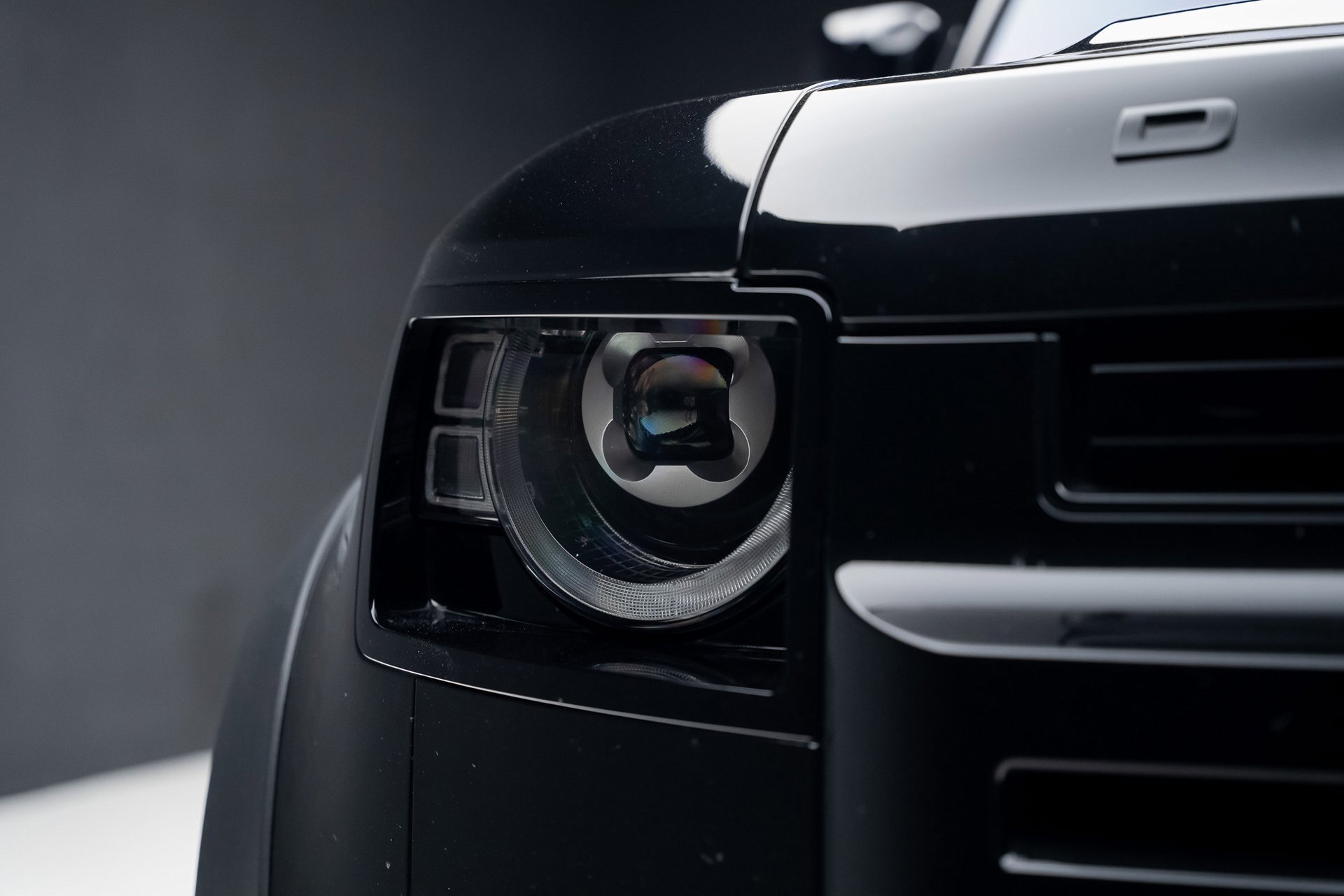 Used 2022 Land Rover Defender 110 SE image 8