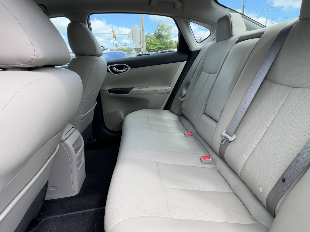 Used 2016 Nissan Sentra SL w/ Technology Package FWD image 11