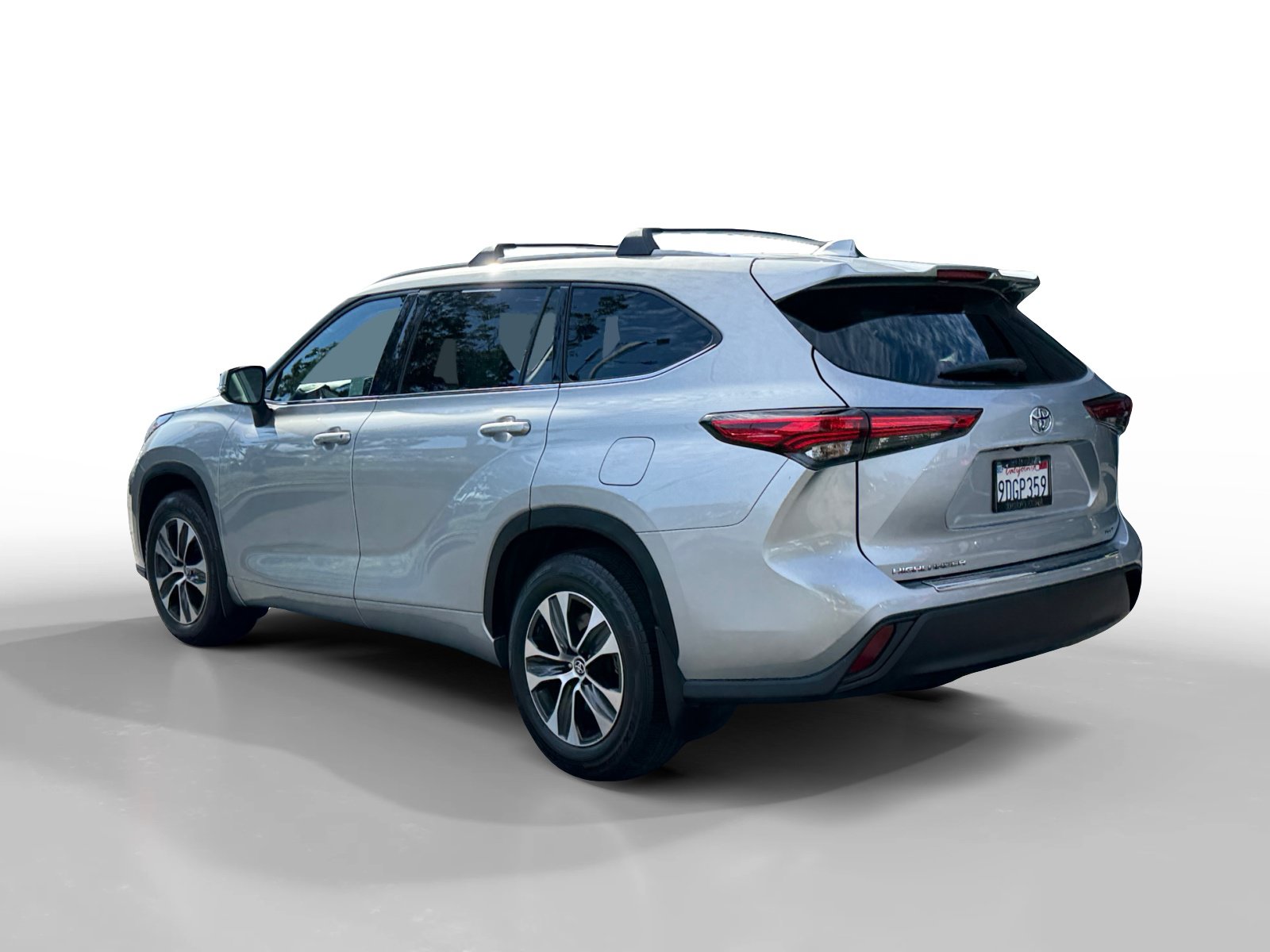 Used 2022 Toyota Highlander XLE FWD image 3