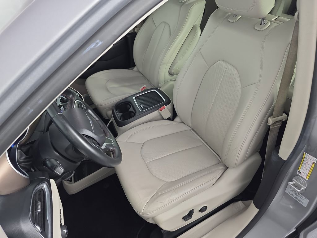 Used 2017 Chrysler Pacifica Touring-L Plus w/ Advanced Safetytec Group image 12