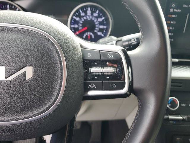 Used 2024 Kia Carnival LX image 28