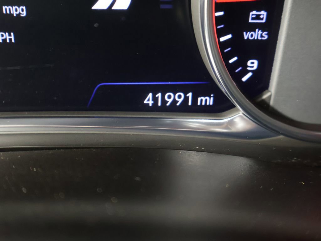 Used 2023 Chevrolet Traverse Premier AWD/4WD image 46