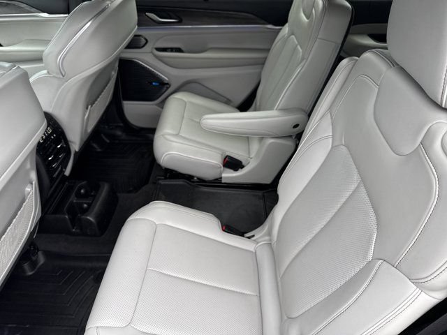 Used 2021 Jeep Grand Cherokee L Overland w/ Luxury Tech Group IV AWD/4WD image 22