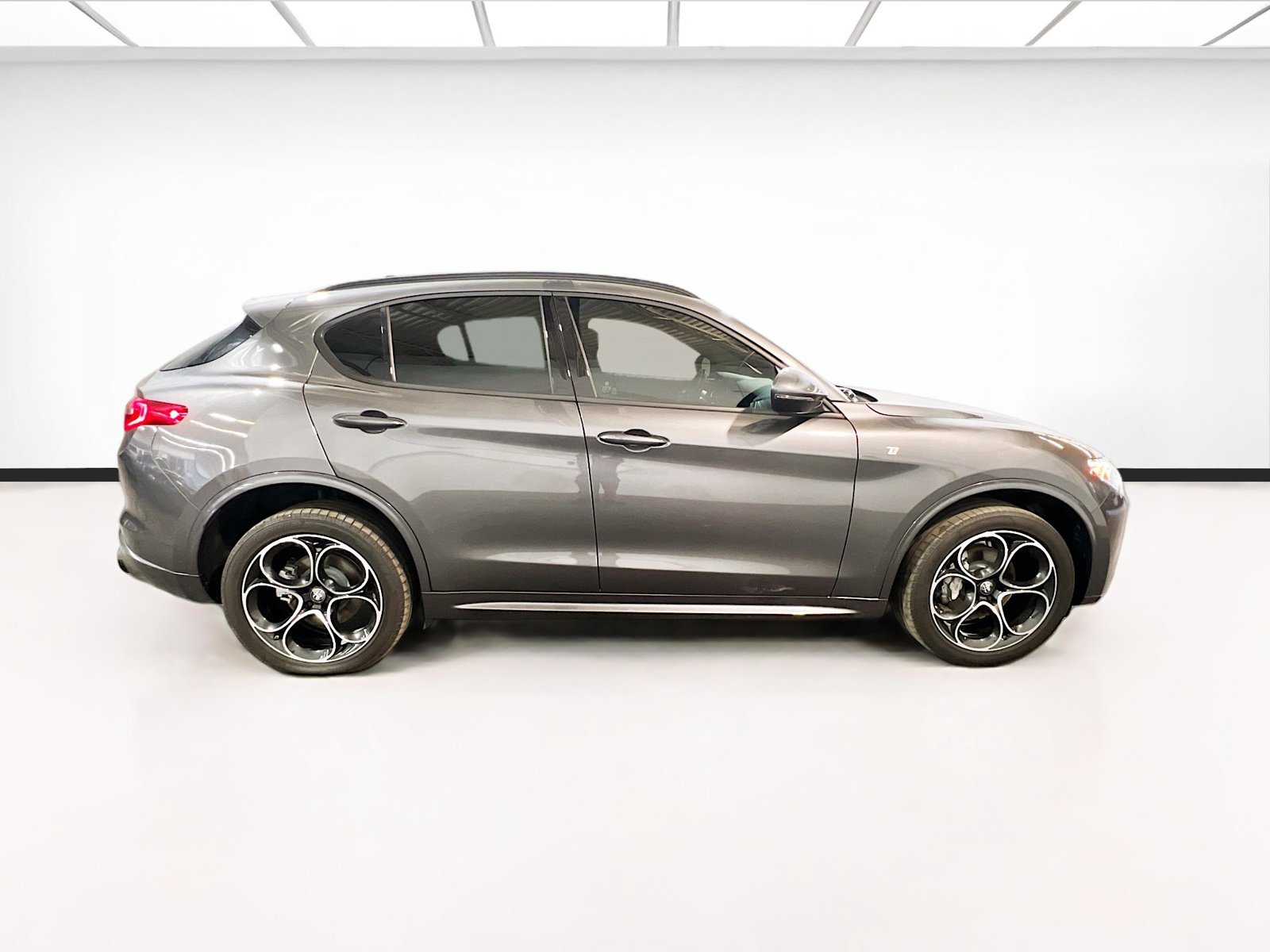 Used 2022 Alfa Romeo Stelvio Ti w/ Active Assist Plus Package image 23