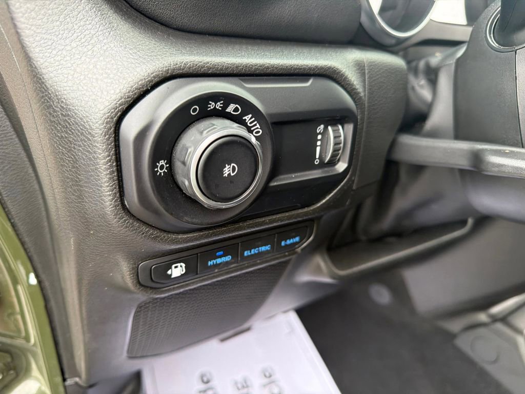 Used 2023 Jeep Wrangler Unlimited Sahara w/ Cold Weather Group AWD/4WD image 18