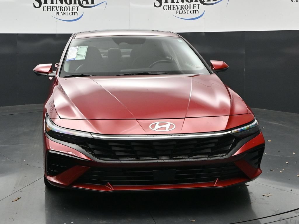 Used 2025 Hyundai Elantra Limited FWD image 2