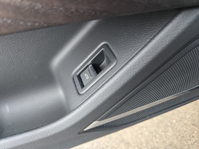Used 2021 Audi A8 L 4.0T w/ Executive Plus Package image 22
