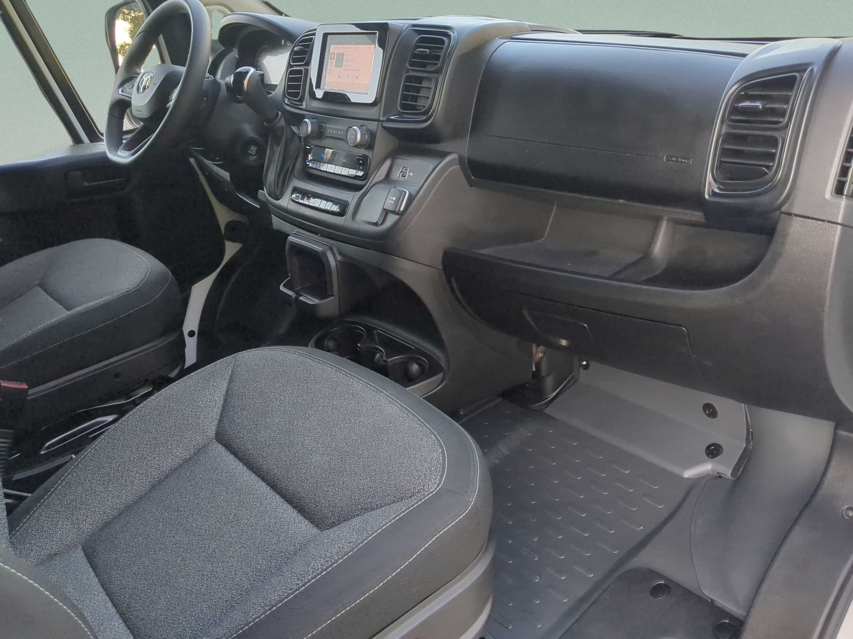 Used 2025 RAM ProMaster 2500 w/ U-Haul Equipment Group FWD image 42