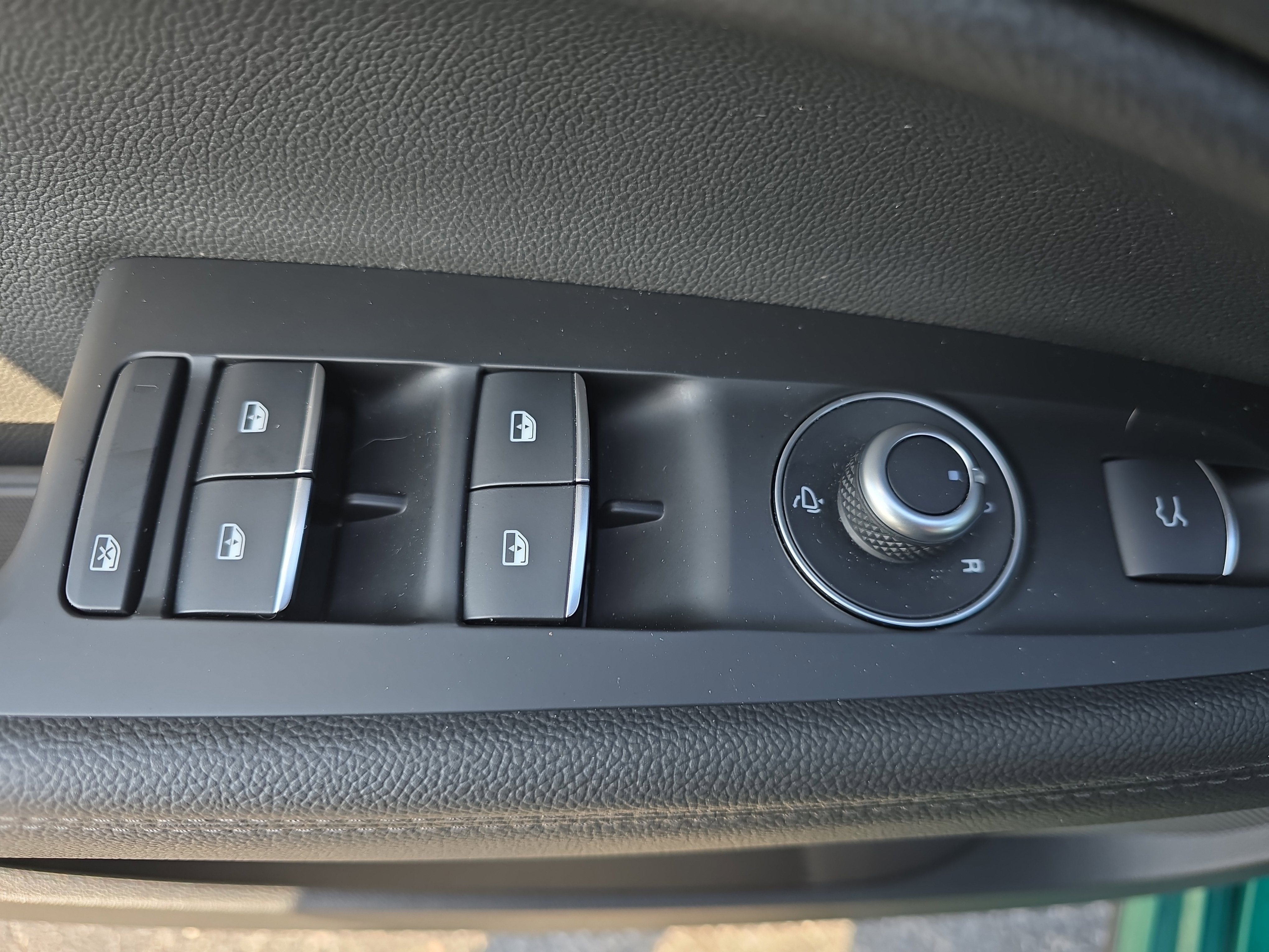 Used 2024 Alfa Romeo Stelvio Quadrifoglio w/ Active Assist Plus Package image 29