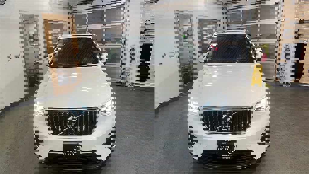 Certified 2025 Volvo XC40 B5 Core
