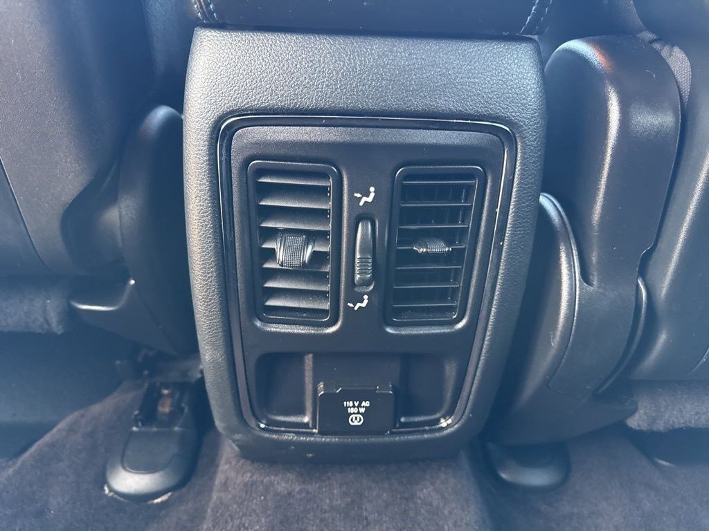 Used 2019 Jeep Grand Cherokee Laredo AWD/4WD image 9