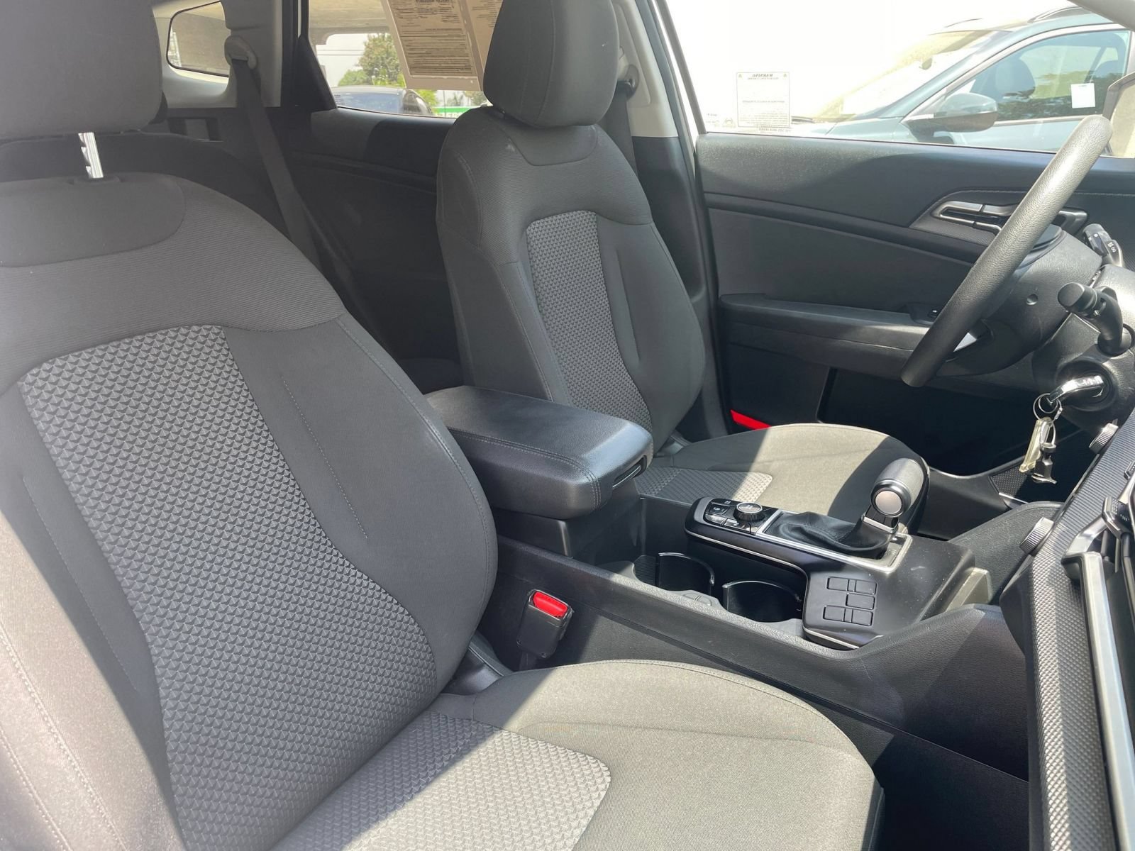 Used 2025 Kia Sportage LX FWD image 35