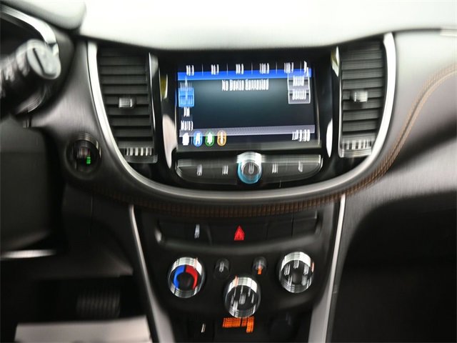 Used 2022 Chevrolet Trax LT w/ Midnight Edition image 9
