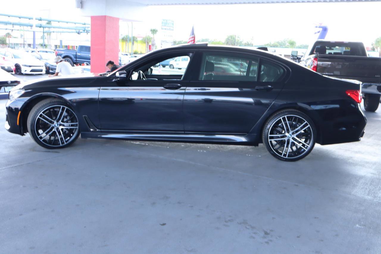 Used 2018 BMW 750i RWD image 10