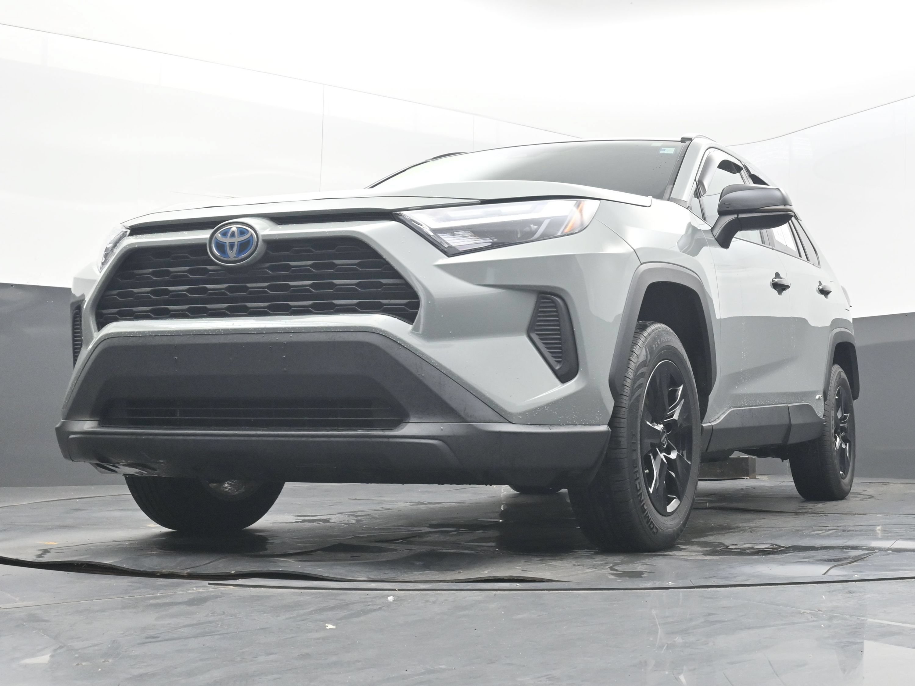 Used 2022 Toyota RAV4 XLE AWD/4WD image 25