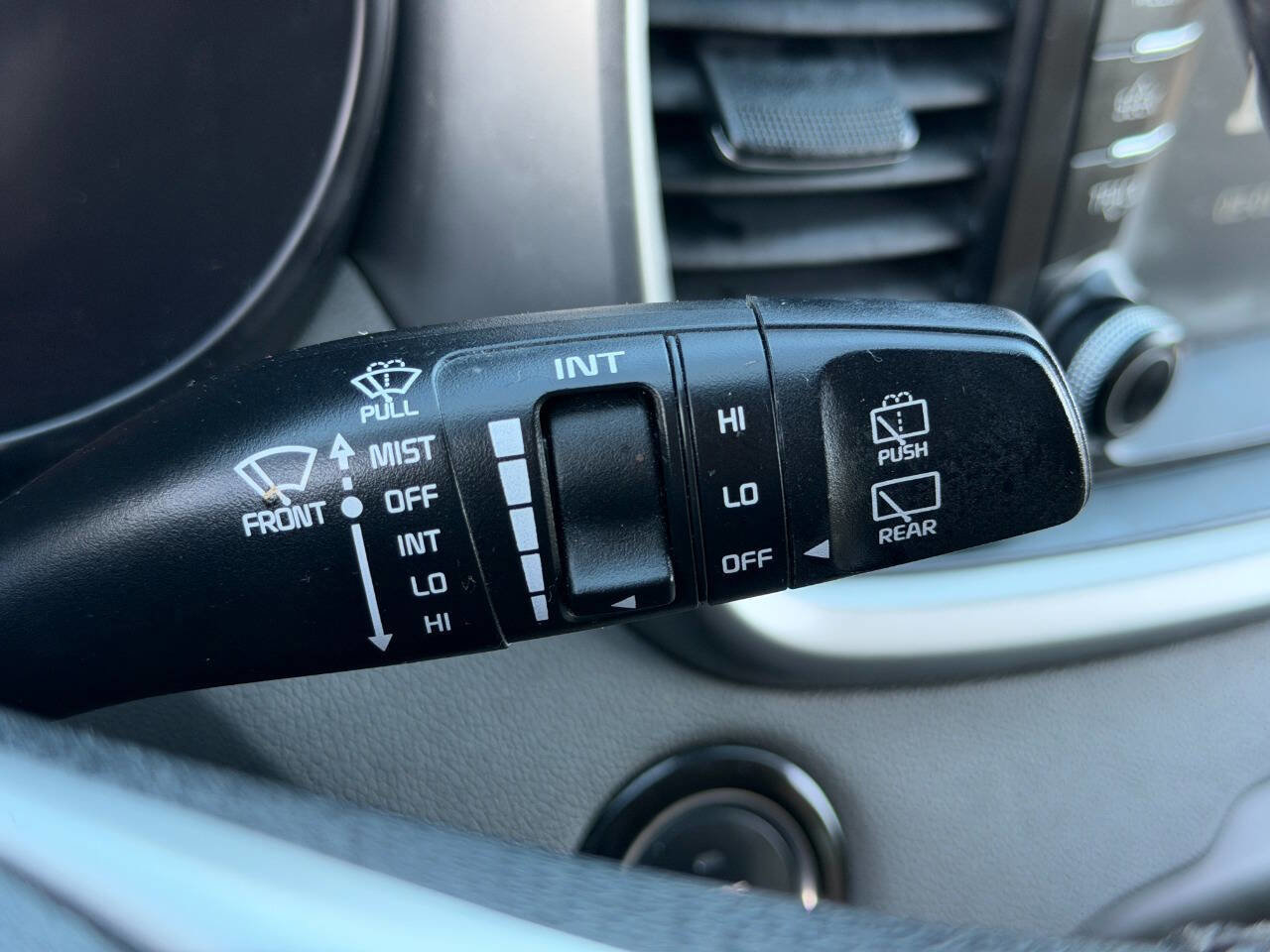 Used 2019 Kia Sorento SX image 38
